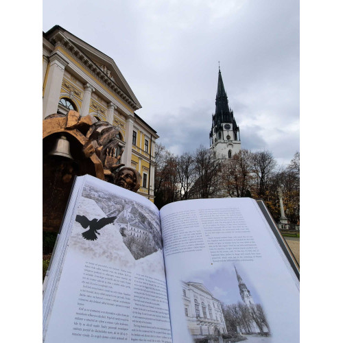 dvojjazyčná kniha Tajomstvo skalného sokola - Spišská Nová Ves